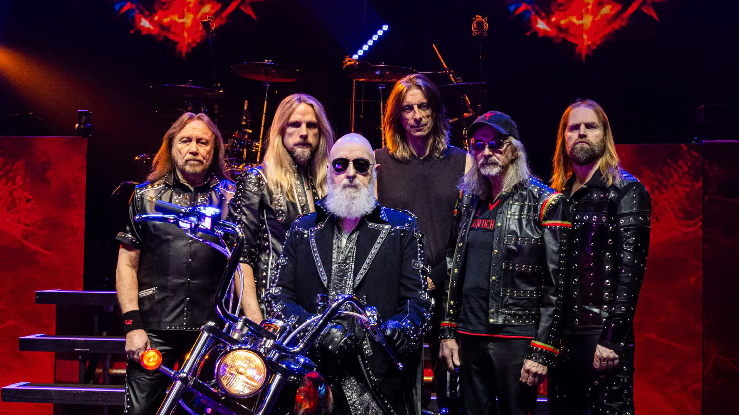 Именно Judas Priest популяризировали кожаную и шипастую байкерскую моду в хэви-метале.