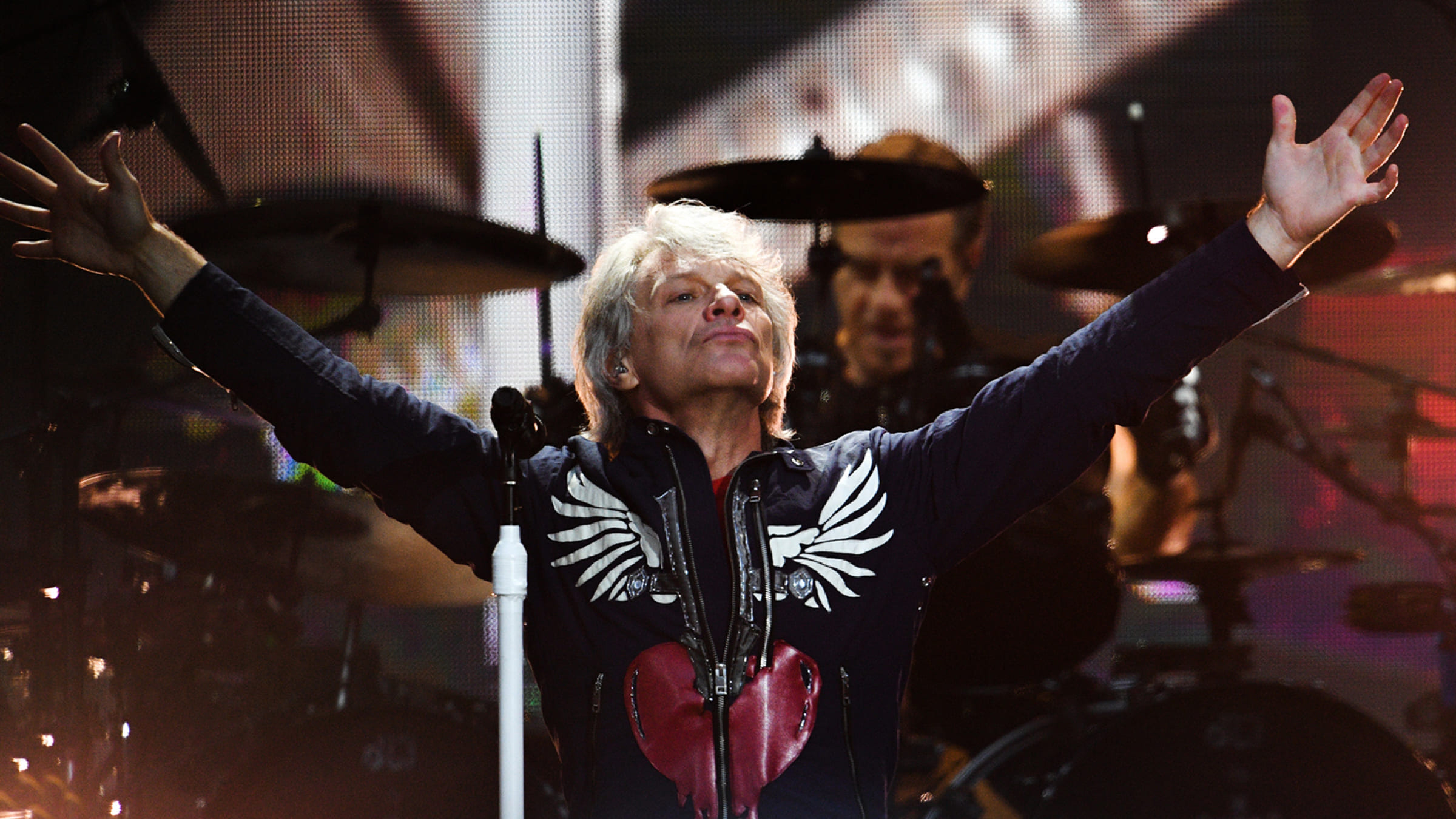 Американская рок-группа Bon Jovi продала свыше 130 миллионов копий своих альбомов по всему миру.