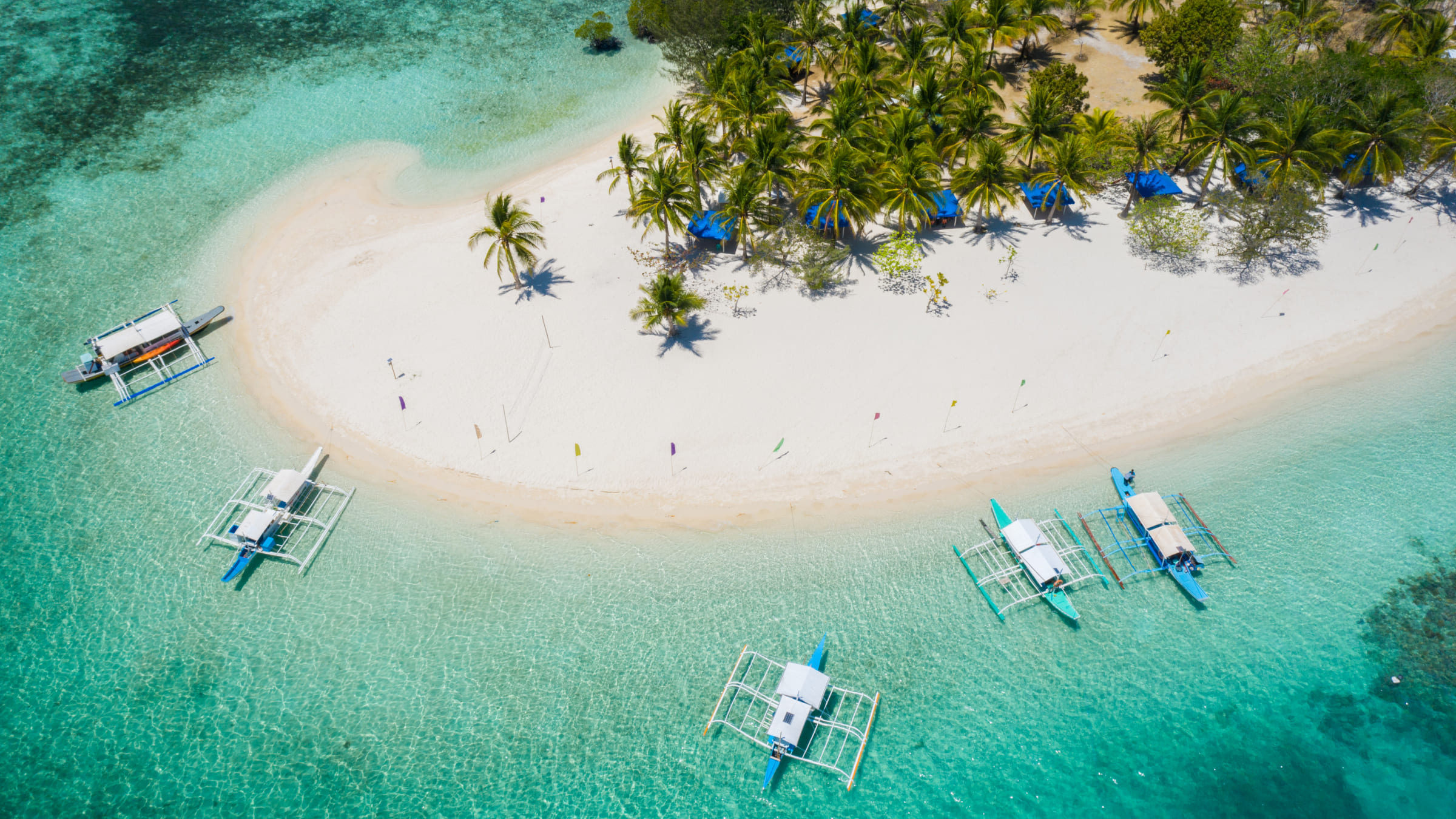 Главная особенность Боракая — знаменитый Белый пляж (White Beach) с очень мелким и мягким белым песком.