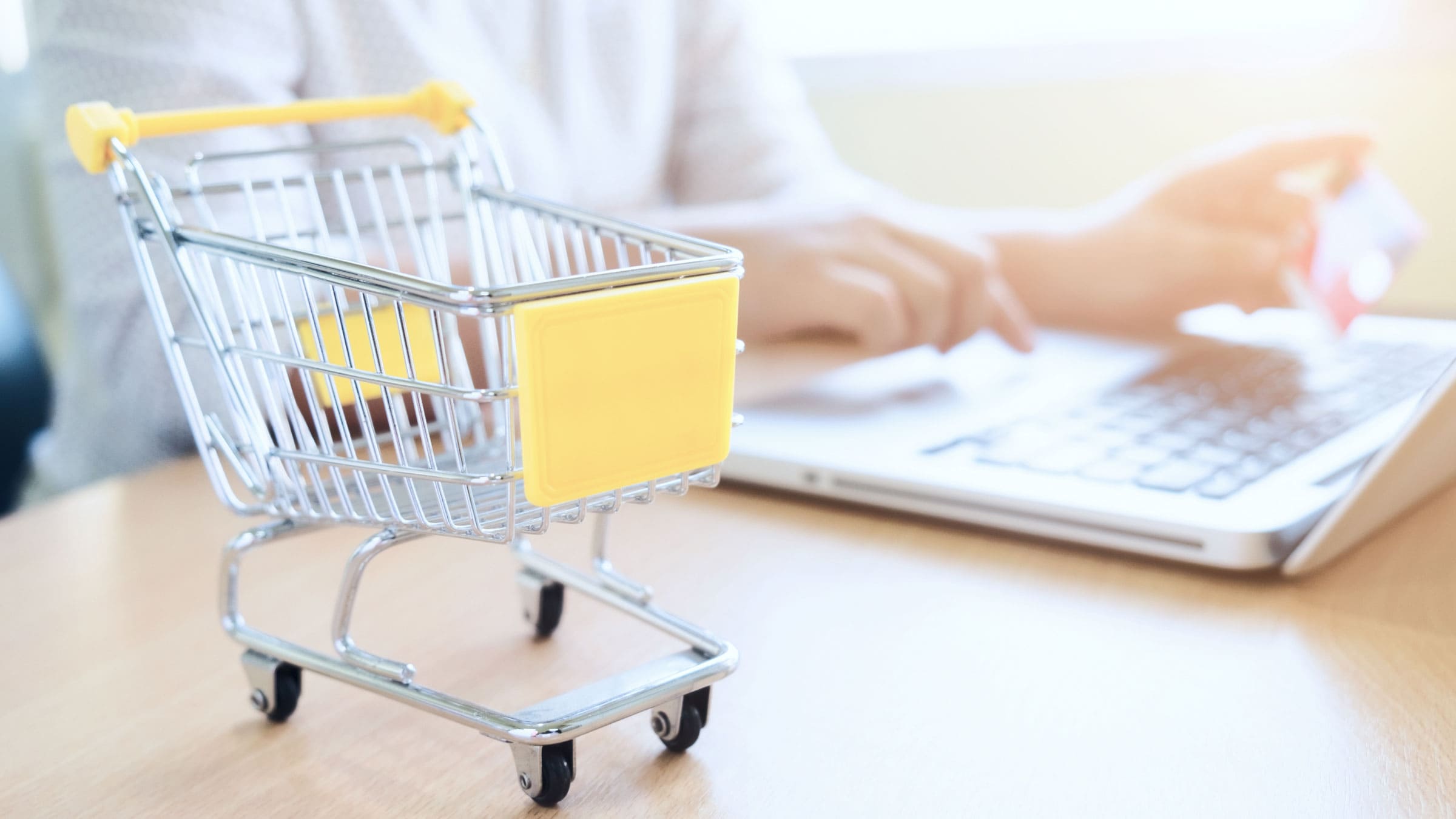 2Checkout предоставляет два варианта корзины: размещенная на сервере и встроенная