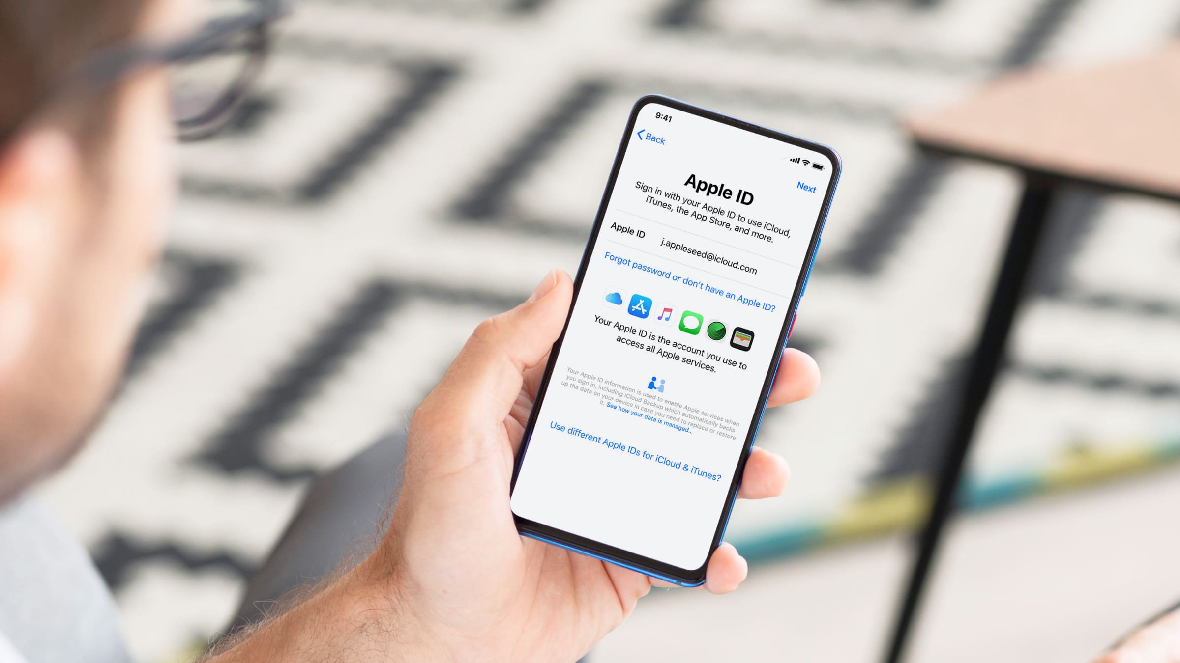 Чтобы оплатить Zoom через баланс Apple ID необходимо иметь Apple-аккаунт.