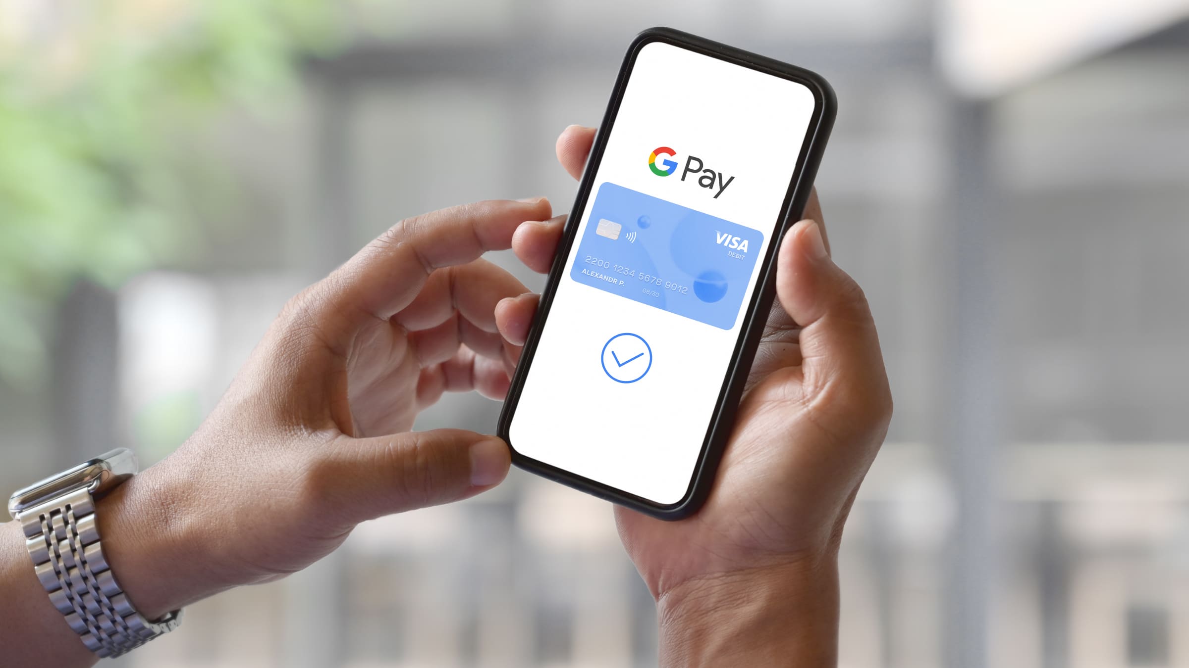 Пользовать GPay можно за границей, если привязать к ней карту зарубежного банка.