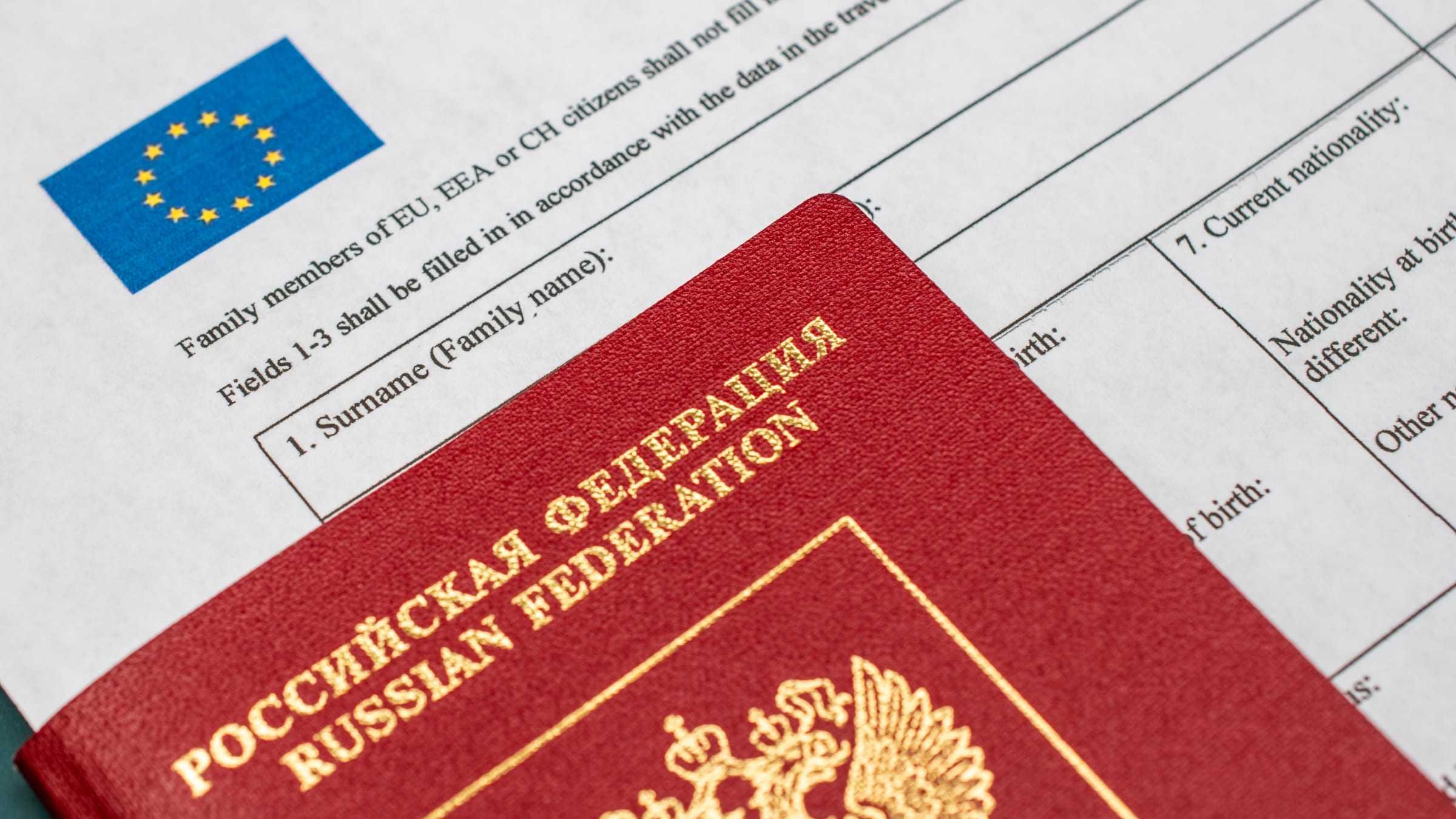 Для россиян правила получения шенгенской визы стали строже.