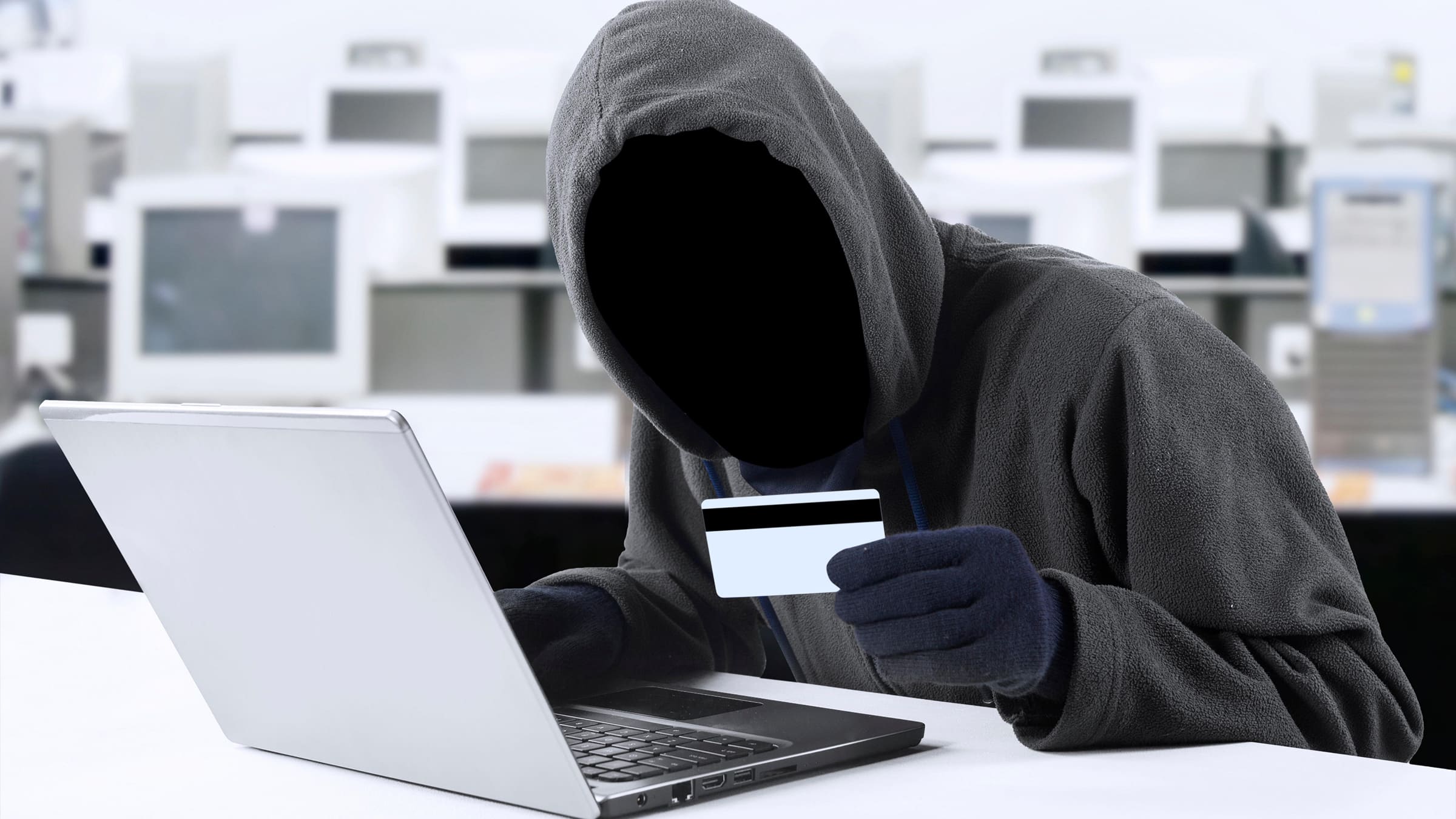 На карте находится ценная информация, поэтому нельзя демонстрировать ее лицевую сторону